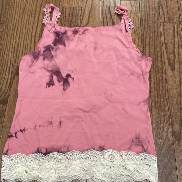 Sisley fancy tank top .  Is a size SMALL BUT MORE OF an XS!!! - Picture 6 of 8